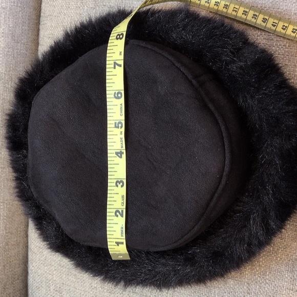 Betmar NY Black Faux Fur Trimmed Hat Women's OSFA - Picture 9 of 10